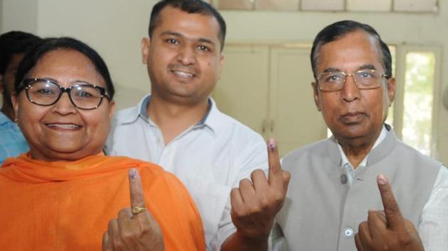 Union minister Som Parkash with his wife Anita Parkash and his son Sanjiv after casting their votes in Phagwara on Monday.(HT PHOTO)