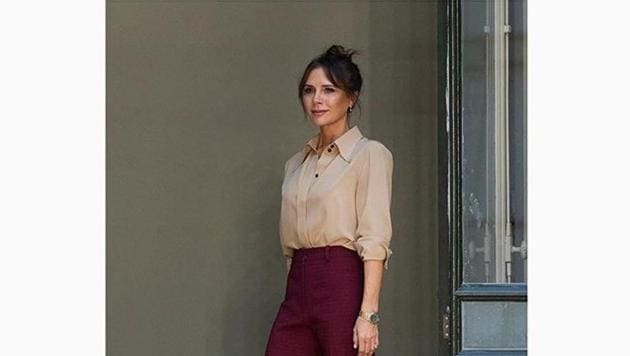 Victoria Beckham pulls off her famous leg pose as she gears up for LFW |  Daily Mail Online