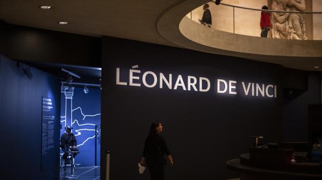 A journalist experiences the virtual reality performance during the visit of Leonardo da Vinci exhibition at the Louvre museum Sunday, Oct. 20, 2019, in Paris. A unique group of artworks is displayed at the Louvre museum in addition to its collection of paintings and drawings by the Italian master. (AP)