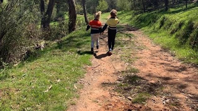The image shows two kids walking down a trail. (Facebook/Snake Catcher Victoria Australia) The image shows two kids walking down a trail. (Facebook/Snake Catcher Victoria Australia)