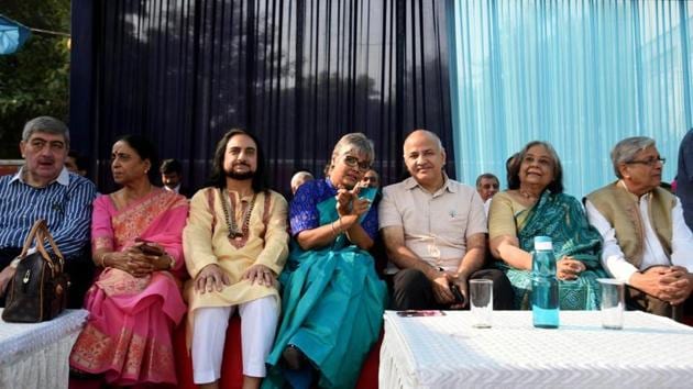 Delhi Deputy CM Manish Sisodia, principal Manju Rajput and other dignitaries at the function(HT) Delhi Deputy CM Manish Sisodia, principal Manju Rajput and other dignitaries at the function(HT)