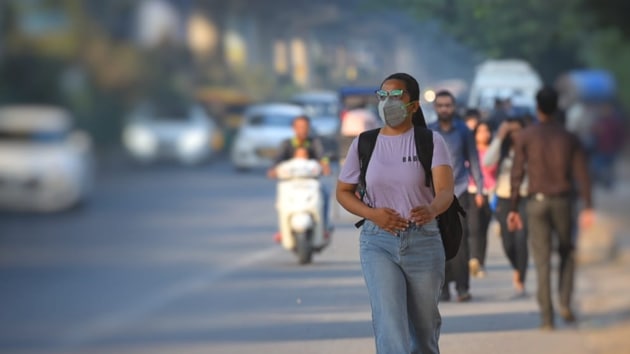 According to experts,rising vehicular traffic and poor dust management are two major contributors to air pollution in Delhi. (Sanchit Khanna / HT Photo) According to experts,rising vehicular traffic and poor dust management are two major contributors to air pollution in Delhi. (Sanchit Khanna / HT Photo)