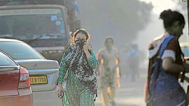 On Tuesday, the average Air Quality Index (AQI) value of Delhi at 4pm was 207, slightly better than Monday’s 249.(Raj K Raj/HT Photo) On Tuesday, the average Air Quality Index (AQI) value of Delhi at 4pm was 207, slightly better than Monday’s 249.(Raj K Raj/HT Photo)
