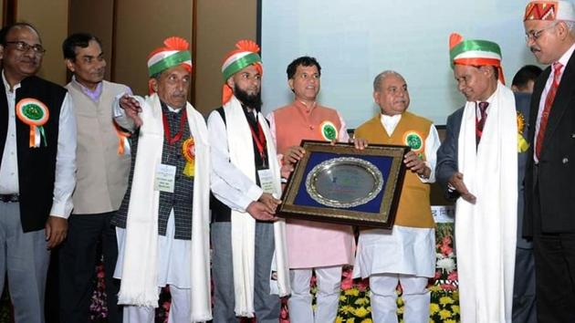 Farmers (in turbans) from Bhadal panchayat of Himachal’s Chamba district receiving the Plant Genome Saviour Community Award from Union minister of agriculture Narendra Singh Tomar (third from right) at a ceremony held in New Delhi on Wednesday. (HT PHOTO) Farmers (in turbans) from Bhadal panchayat of Himachal’s Chamba district receiving the Plant Genome Saviour Community Award from Union minister of agriculture Narendra Singh Tomar (third from right) at a ceremony held in New Delhi on Wednesday. (HT PHOTO)