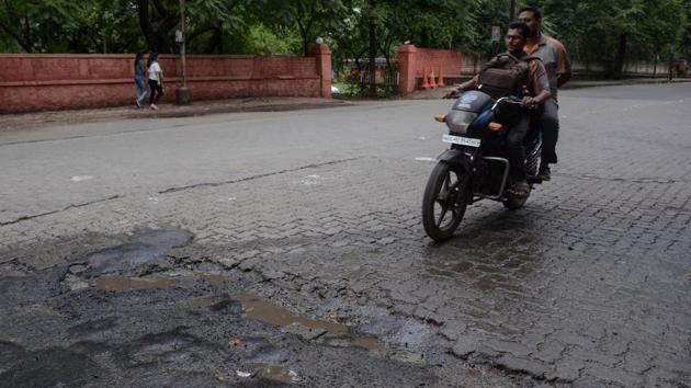 According to residents, potholes have reappeared in areas like Wanowrie, NIBM, Undri, Katraj, Gangadham, Iskcon road and Mohammadwadi.(Milind Saurkar/HT Photo)