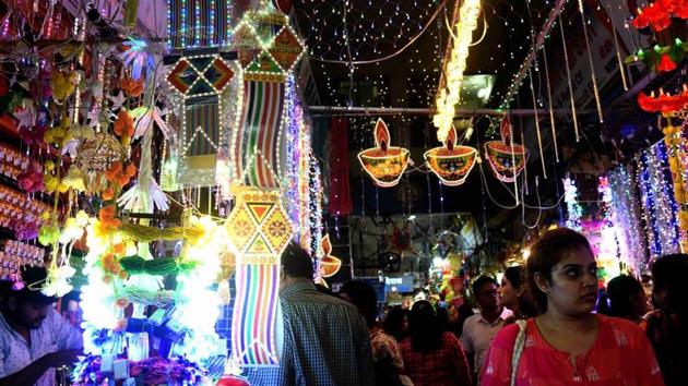 All officials under Groups ‘A’ and ‘B’ categories that include senior most officers cannot accept any gift without the sanction of the government if the value exceeds Rs 5,000, according to the new norms. (Hindustan Times photo for representation) All officials under Groups ‘A’ and ‘B’ categories that include senior most officers cannot accept any gift without the sanction of the government if the value exceeds Rs 5,000, according to the new norms. (Hindustan Times photo for representation)