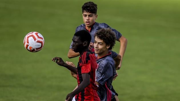 Benfica’s under 15 players attend a training session. Thar model was a path well-trodden by Porto and it bore fruit as David Luiz and Angel di Maria were both bought and sold on for considerable profit, joining Chelsea and Real Madrid respectively for a combined 50 million euros. (Patricia De Melo Moreira / AFP)