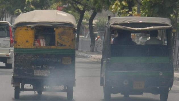 An official explained that a dip in temperature and an unusual increase in vehicular movement during rush hour, contributes to the deteriorating air quality. Image used for representation (HT photo) An official explained that a dip in temperature and an unusual increase in vehicular movement during rush hour, contributes to the deteriorating air quality. Image used for representation (HT photo)