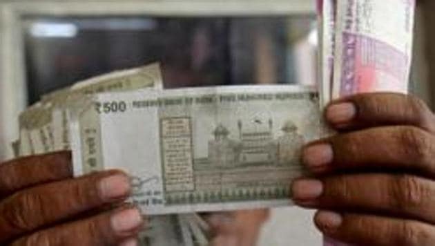 Trading in emerging market currencies have been subdued owing to various geopolitical uncertainties.(Reuters photo) Trading in emerging market currencies have been subdued owing to various geopolitical uncertainties.(Reuters photo)
