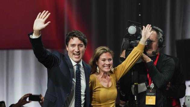 Liberal leader Justin Trudeau and wife Sophie Gregoire Trudeau wave as they go on stage at Liberal election headquarters in Montreal.(AP) Liberal leader Justin Trudeau and wife Sophie Gregoire Trudeau wave as they go on stage at Liberal election headquarters in Montreal.(AP)