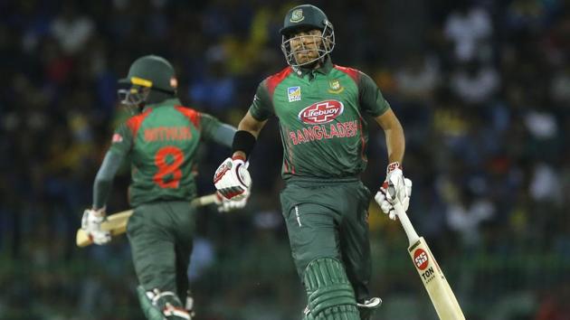 Bangladesh batsmen Soumya Sarkar, right, and Mohammad Mithun run between wickets.(AP)