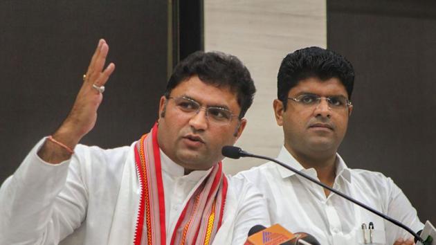 Former Congress leader Ashok Tanwar on Thursday asserted that key to power is in Jannayak Janata Party’s (JJP) hands in the state.(PTI)