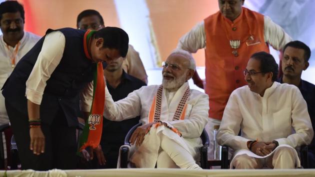 Prime minister Narendra Modi along with Maharashtra CM Devendra Fadnavis and Shiv Sena president Uddhav Thackrey during Maharashtra assembly election rally at MMRDA ground, BKC in Mumbai on October 18.(Kunal Patil/HT Photo)