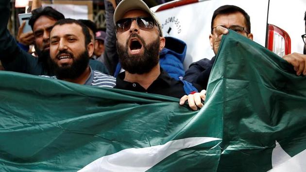 Pro-Pakistan demonstrators protested outside the Indian High Commission in London on August 15 against the scrapping of Article 370 in Jammu and Kashmir(REUTERS Photo)