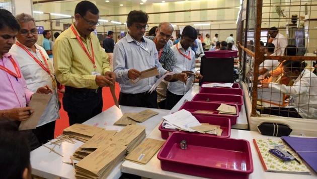Election officials count votes at a counting centre at Dadar in Mumbai. Voting in Maharashtra’s 288 constituencies and Haryana’s 90 constituencies was held on October 21. In Maharashtra, 61.3% voters turned up to cast their vote while the voter turnout in Haryana was 68.31%. (Satish Bate / HT Photo) Election officials count votes at a counting centre at Dadar in Mumbai. Voting in Maharashtra’s 288 constituencies and Haryana’s 90 constituencies was held on October 21. In Maharashtra, 61.3% voters turned up to cast their vote while the voter turnout in Haryana was 68.31%. (Satish Bate / HT Photo)