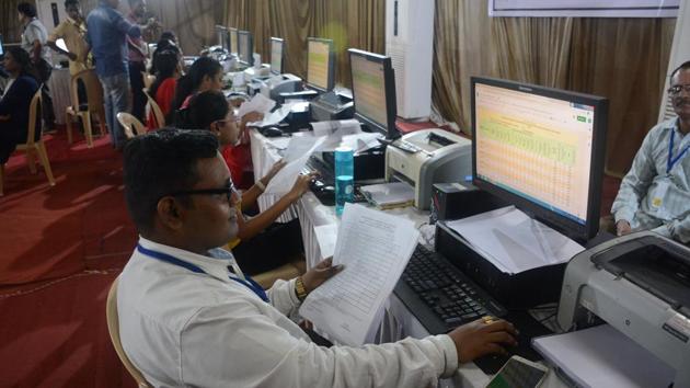Employees make preparations at a counting hall in Ambedkar Bhawan, Pokhran road no 2 Thane on Wednesday, October 24, 2019.( Praful Gangurde/HT Photo) Employees make preparations at a counting hall in Ambedkar Bhawan, Pokhran road no 2 Thane on Wednesday, October 24, 2019.( Praful Gangurde/HT Photo)