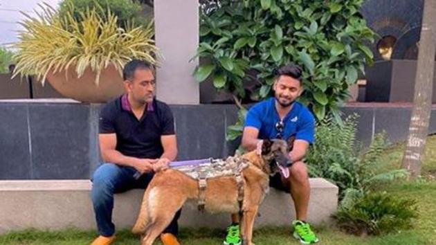 Indian wicket-keepers MS Dhoni and Rishabh Pant.(Twitter/Rishabh Pant)