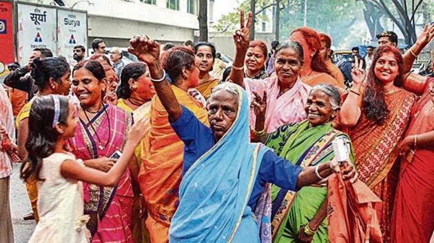 BJP workers celebrate party’s win in Maharashtra assembly elections on Thursday.(Milind Saurkar/HT Photo)