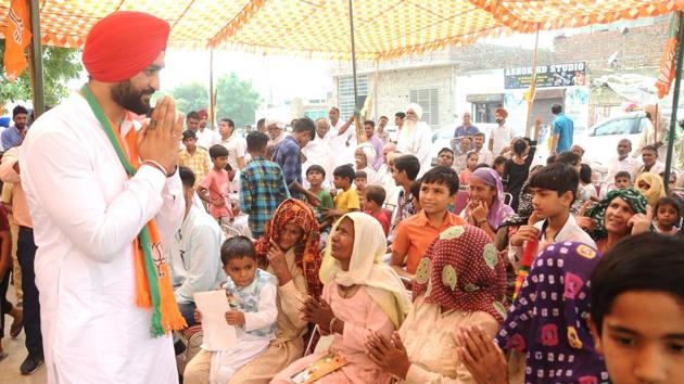 Former Indian Hockey captain and BJP candidate Sandeep Singh campaigning at Ramgarh Village in Pehowa ahead of polls. (Photo: Bharat Bhushan/ Hindustan Times) Former Indian Hockey captain and BJP candidate Sandeep Singh campaigning at Ramgarh Village in Pehowa ahead of polls. (Photo: Bharat Bhushan/ Hindustan Times)