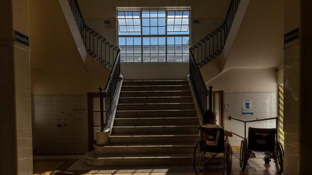 A patient gets some fresh air in the hallway of Koch Pavilion, a hospital unit exclusively used by TB patients at the Muniz public hospital. Tuberculosis kills 5,000 people every day globally and is one of the world’s biggest killers. Marcela Natiello, coordinator of the national TB and leprosy control program, said a declining trend since the 1980s had reversed in 2013, linked to “multiple and complex causes.” (Magali Druscovich / REUTERS) A patient gets some fresh air in the hallway of Koch Pavilion, a hospital unit exclusively used by TB patients at the Muniz public hospital. Tuberculosis kills 5,000 people every day globally and is one of the world’s biggest killers. Marcela Natiello, coordinator of the national TB and leprosy control program, said a declining trend since the 1980s had reversed in 2013, linked to “multiple and complex causes.” (Magali Druscovich / REUTERS)