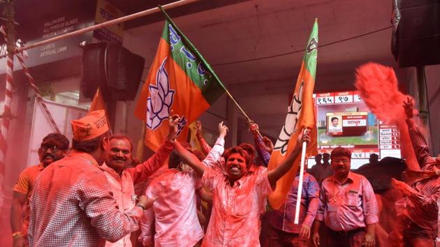 BJP supporters outside the residence of Mukta Tilak, winning candidate of BJP from Kasba constituency in Pune, Maharashtra. (Pratham Gokhale / HT Photo) BJP supporters outside the residence of Mukta Tilak, winning candidate of BJP from Kasba constituency in Pune, Maharashtra. (Pratham Gokhale / HT Photo)