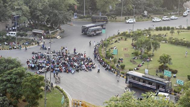 Differently abled applicants who had applied for various jobs in the Railways raise slogans as they stage a protest against Railway Ministry, at Mandi House circle, in New Delhi. (Arvind Yadav / HT Photo) Differently abled applicants who had applied for various jobs in the Railways raise slogans as they stage a protest against Railway Ministry, at Mandi House circle, in New Delhi. (Arvind Yadav / HT Photo)