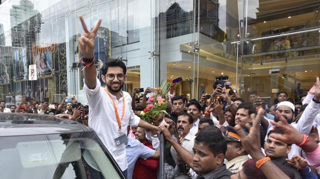 Shiv Sena Leader Aditya Thackarey shows the victory sign to his party workers, after winning his first assembly election from worli in Mumbai, India, on Thursday, October 24.(Anshuman Poyrekar/HT Photo)