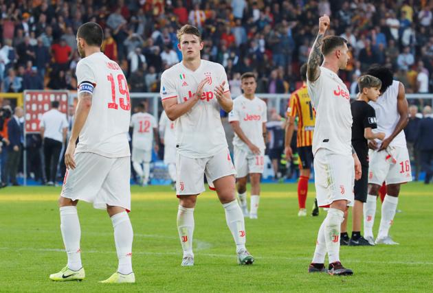 Lecce v Juventus - Stadio Via del Mare, Lecce, Italy - October 26, 2019 Juventus' Matthijs de Ligt applauds the fans after the match REUTERS/Ciro De Luca(REUTERS)