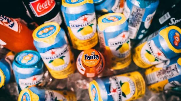 Researchers have found that sugar-sweetened acidic drinks, such as soft drinks, is the common factor between obesity and tooth wear among adults. (Unsplash) Researchers have found that sugar-sweetened acidic drinks, such as soft drinks, is the common factor between obesity and tooth wear among adults. (Unsplash)