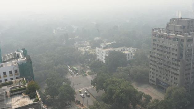 Smog clouds the city skyline around central Delhi near Connaught Place. While the Supreme Court’s order for manufacture and sale of green firecrackers has been around for a year, the green pyrotechnics have failed to draw the expected response both from sellers and buyers, primarily due to lack of variety, limited stock and high prices. (Sonu Mehta / HT Photo)