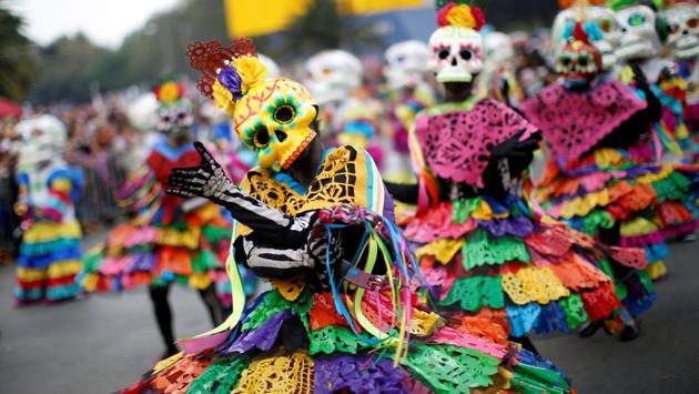 PHOTOS: Mexicans parade as elegant skeletons, Catrinas, ahead of Day of the  Dead | Hindustan Times