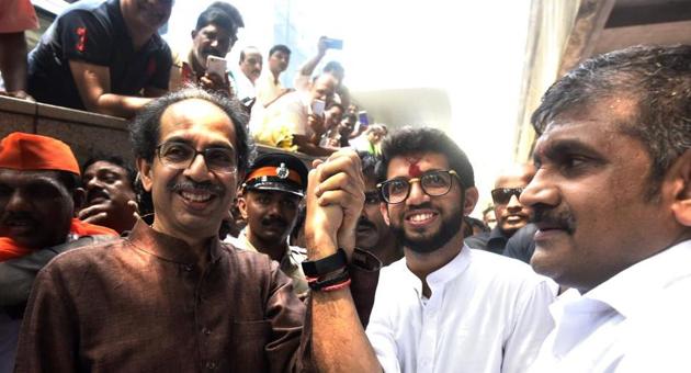 The results of the Maharashtra Assembly polls indicate that Shiv Sena continues to wield more influence over Marathi voters in Mumbai than other parties(Anshuman Poyrekar/HT Photo)