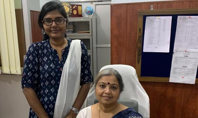 Shivani Srivastava with Prof Sangita Srivastava. (HT) Shivani Srivastava with Prof Sangita Srivastava. (HT)