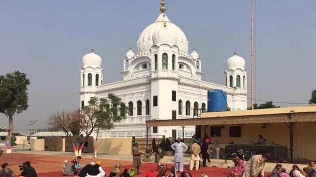 The first jatha through kartarpur corridor includes former Prime Minister Dr Manmohan Singh, Union Ministers Hardeep Puri, Harsimrat Kaur Badal, Punjab chief minister Captain Amarinder Singh, MPs and MLAs from Punjab among others.(HT PHOTO)