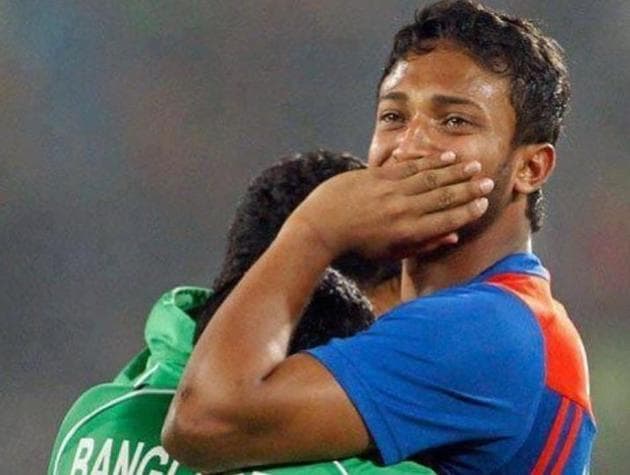 File Photo ofShakib Al Hasan hugging Mushfiqur Rahim(Mushfiqur Rahim Instagram)