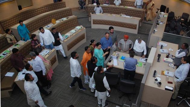 Councillors during the general House meeting of the Chandigarh Municipal Corporation on Wednesday. (Gurminder Singh/HT) Councillors during the general House meeting of the Chandigarh Municipal Corporation on Wednesday. (Gurminder Singh/HT)