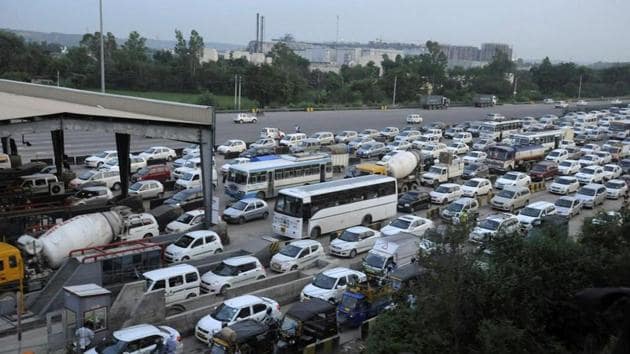 The counsel for new sector residents, who, for several years, had been demanding that the toll plaza be shifted, said that it was up to the state government to acquire the land for setting up the toll plaza at the earliest.(HT File)