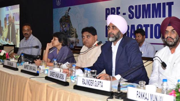 Finance minister Manpreet Singh Badal (2nd from right) and minister of industries and commerce Sunder Sham Arora (centre) during an interaction in Ludhiana on Thursday. (Gurpreet Singh/HT)