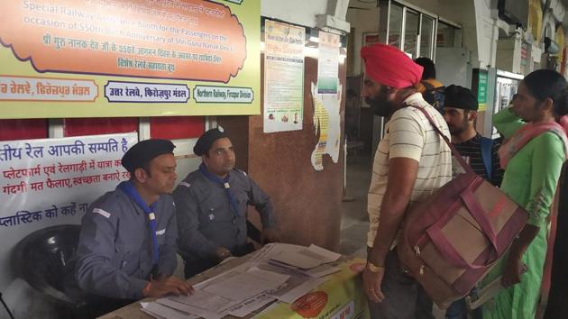 A help desk at the Ludhiana railway station to guide passengers during the 550th birth anniversary celebrations of Guru Nanak.(HT PHOTO)