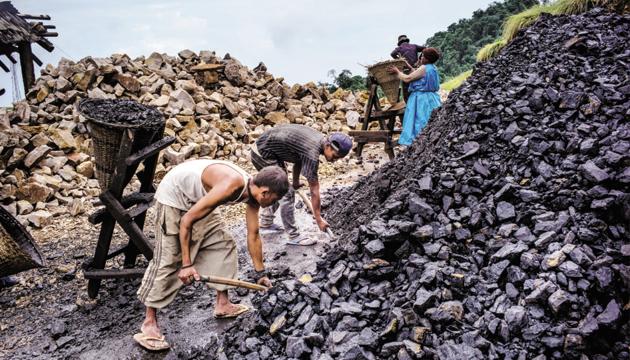 Traces of mercury, a neuro-toxic heavy metal, from coal particles have found their way into the Mandovi and the edible oysters harvested from the river (Bloomberg) Traces of mercury, a neuro-toxic heavy metal, from coal particles have found their way into the Mandovi and the edible oysters harvested from the river (Bloomberg)