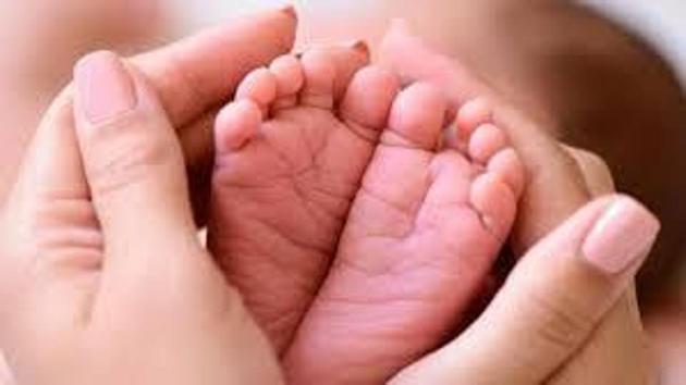 Police said the baby’s grandfather told them the infant had some defect in her genitals and doctors in Karimnagar had referred her to Niloufer Hospital for Children in Hyderabad for better treatment.(HT file)