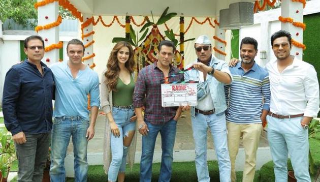 Atul Agnihotri, Sohail Khan, Disha Patani, Salman Khan, Jackie Shroff, Prabhudheva and Randeep Hooda on the sets of Radhe Your Most Wanted Bhai.