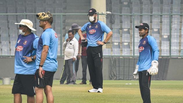 Bangladesh coach Russell Domingo, extreme left and spin bowling coach Daniel Vettori, second from right, seen wearing mask during Bangladesh team’s practice session at the Arun Jaitley stadium in New Delhi(PTI)