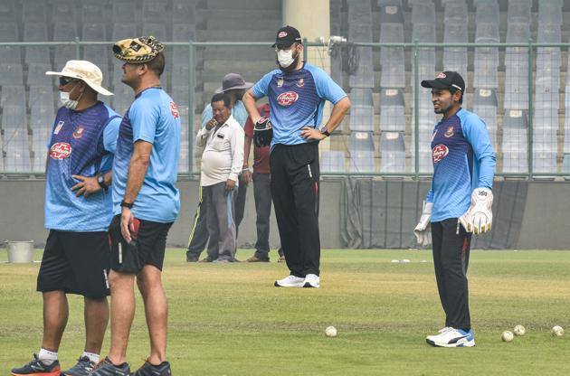 Bangladeshi cricketer Mushfiqur Rahim with coach Daniel Vettori and other support staff members during a practice session at Arun Jaitley Stadium in New Delhi. (PTI)