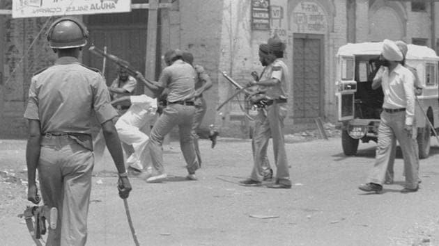 Operation Blue Star was launched by the Indira Gandhi government against the surging Khalistani movement in Punjab. June 6th,1984 marks the date of armoured shelling on the holy shrine of Akal Takht with Indian armed forces taking effective control of the Harmandir Sahib Gurudwara complex the following day. (N Thyagarajan / HT Archive)