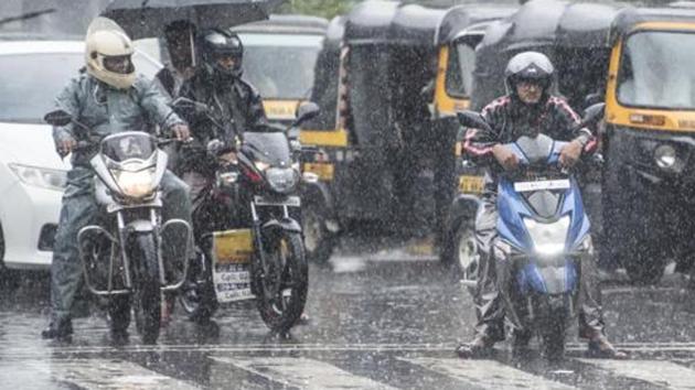 There have been no past instances of simultaneous cyclones recorded in the Arabian Sea. The closest was when cyclone Megh formed a day after Chapala’s cycle ended in 2015, said India Meteorological Department (IMD). (Satyabrata Tripathy/HT Photo) There have been no past instances of simultaneous cyclones recorded in the Arabian Sea. The closest was when cyclone Megh formed a day after Chapala’s cycle ended in 2015, said India Meteorological Department (IMD). (Satyabrata Tripathy/HT Photo)