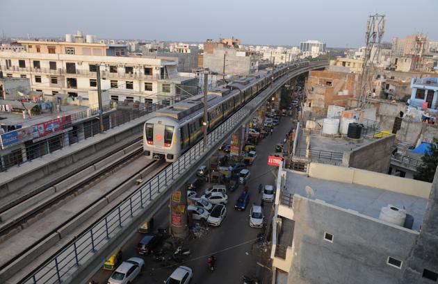 Encouraging public transport and EVs, and improving last-mile metro connectivity will help(Virendra Singh Gosain/HT PHOTO)