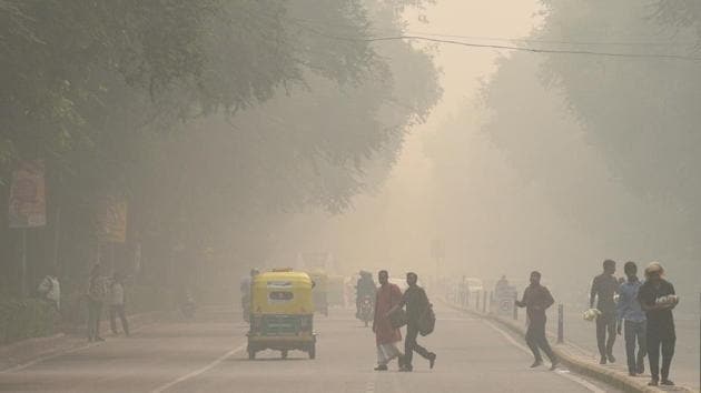 The 24-hour average AQI at most of the monitoring stations was near 500. (Sonu Mehta/HT PHOTO) The 24-hour average AQI at most of the monitoring stations was near 500. (Sonu Mehta/HT PHOTO)