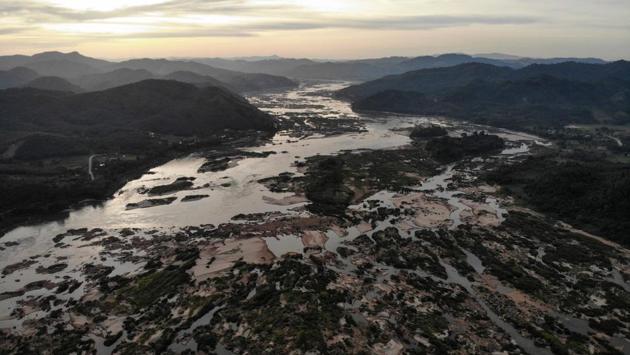 The Mekong River at Sangkhom district in the northeastern Thai province of Nong Khai, with Laos on the right, on October 31, 2019. The once mighty Mekong River has been reduced to a thin, grubby neck of water across Northern Thailand - record lows blamed on drought and a recently opened dam hundreds of kilometers upstream. (Lillian Suwanrumpha / AFP)