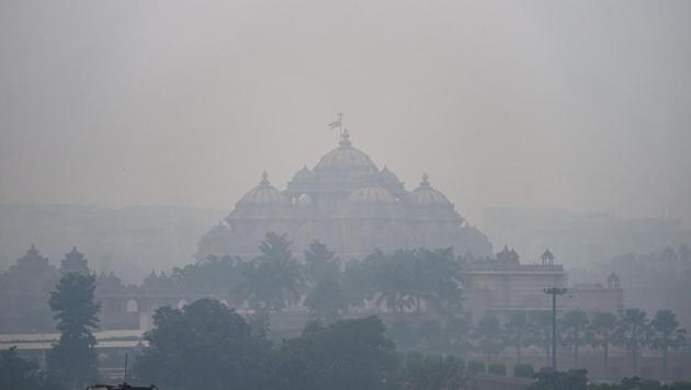 New Delhi: A view of Akshardham shrouded in smog in New Delhi, Thursday, Oct. 31, 2019. The air quality in Delhi remained in the severe category with the smoky haze lingering over the national capital for the third consecutive day becoming a serious health concern for the residents.(PTI)
